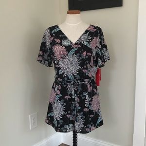 ✨3/$25✨ Hot Kiss Black Floral Romper
